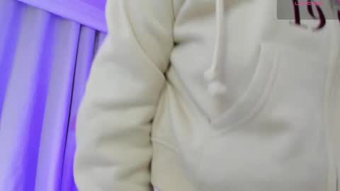 Snapshot of sophiecherry_ chatting on March 7, 5:51 am Sophie IG sophiecherry es online show from March 7, 5:51 am