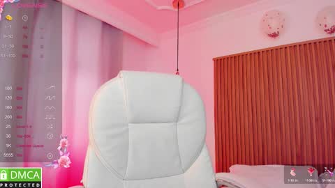 Snapshot of sophiecherry_ chatting on October 16, 8:44 pm Sophie IG sophiecherry es online show from October 16, 8:44 pm