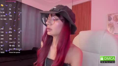 Snapshot of sophiecherry_ chatting on October 4, 10:03 pm Sophie IG sophiecherry es online show from October 4, 10:03 pm