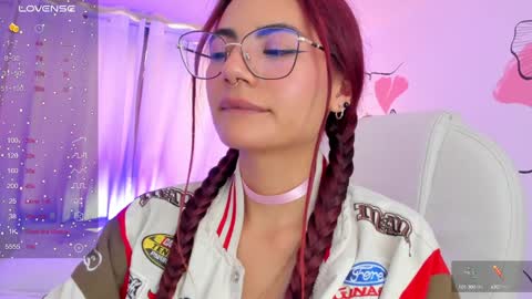 Snapshot of sophiecherry_ chatting on December 5, 9:28 pm Sophie IG sophiecherry es online show from December 5, 9:28 pm