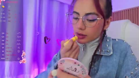 Snapshot of sophiecherry_ chatting on February 22, 6:06 am Sophie IG sophiecherry es online show from February 22, 6:06 am