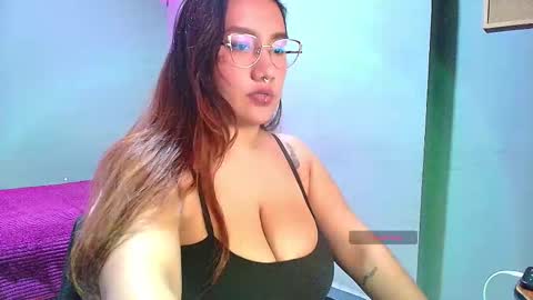 Snapshot of sophiejuicy_ chatting on October 14, 4:26 am sophiejuicy_ online show from October 14, 4:26 am