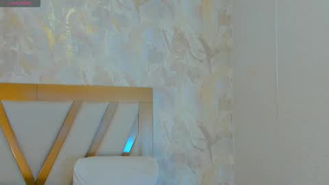 Sophie online show from January 8, 1:04 pm