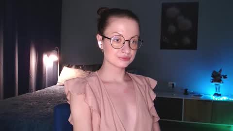 sophieleroux online show from December 14, 9:53 pm