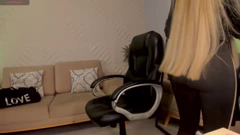 Sophie  Palmer online show from March 2, 12:47 pm