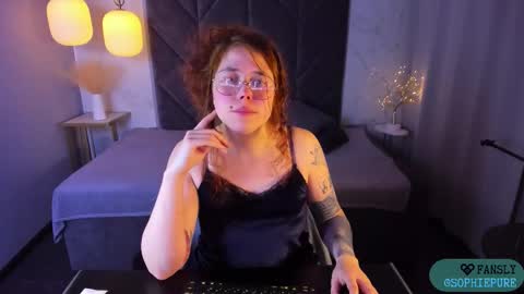 Snapshot of sophiepure chatting on October 12, 8:44 pm Sophie online show from October 12, 8:44 pm