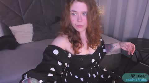 Snapshot of sophiepure chatting on October 16, 9:17 pm Sophie online show from October 16, 9:17 pm