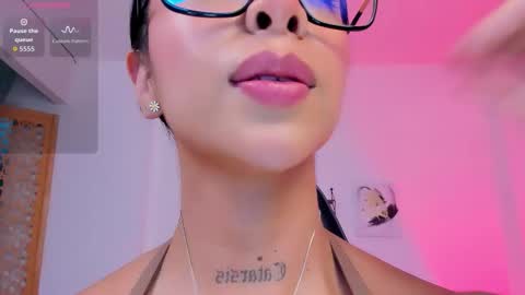 sophierooy online show from March 3, 1:00 am