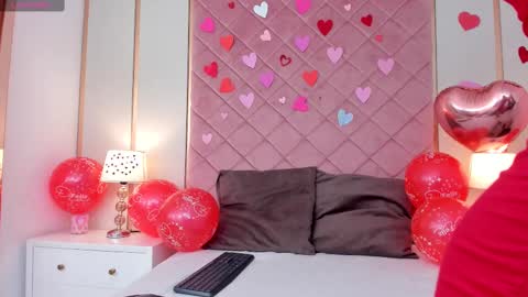 Snapshot of sopphiaa_payton chatting on February 14, 12:25 pm Sophie online show from February 14, 12:25 pm