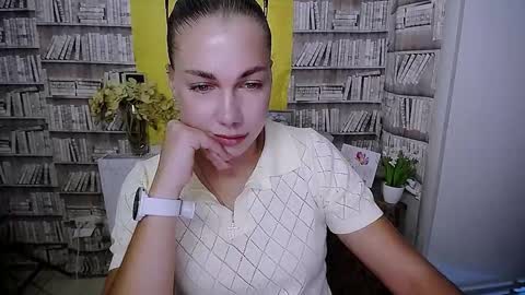Snapshot of sport_tall_karina chatting on September 13, 8:33 am Karina online show from September 13, 8:33 am