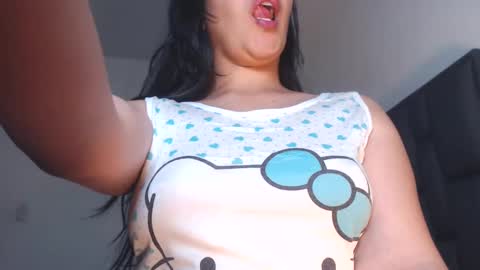 Snapshot of squirt_milk_ chatting on December 21, 6:09 am Carolainss online show from December 21, 6:09 am