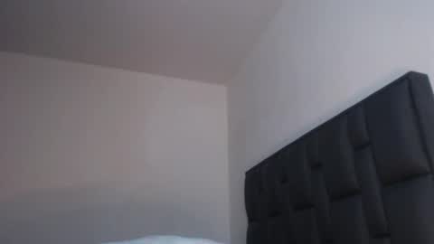 Snapshot of squirt_milk_ chatting on January 23, 2:33 am Carolainss online show from January 23, 2:33 am