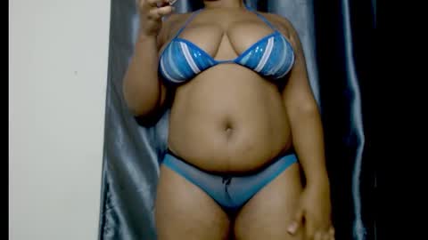 Snapshot of squirtyqueenxx chatting on October 15, 12:35 am gold online show from October 15, 12:35 am