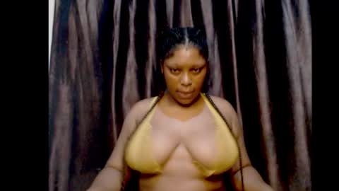 Snapshot of squirtyqueenxx chatting on September 16, 10:40 pm gold online show from September 16, 10:40 pm