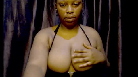 Snapshot of squirtyqueenxx chatting on September 22, 11:58 pm gold online show from September 22, 11:58 pm