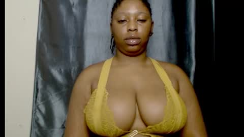 Snapshot of squirtyqueenxx chatting on October 12, 12:02 am gold online show from October 12, 12:02 am