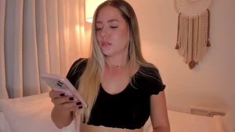 Sophie 3 online show from March 2, 11:43 pm