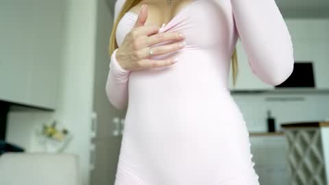 Scarlett online show from June 15, 9:42 am
