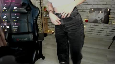 Stacey GMT5 Mo Tu We Th Fr Sa 3am -10am online show from January 8, 10:36 pm