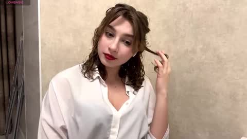 Elli online show from February 24, 9:13 pm