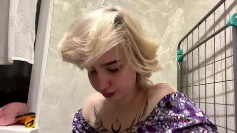 Emma online show from February 28, 8:30 pm