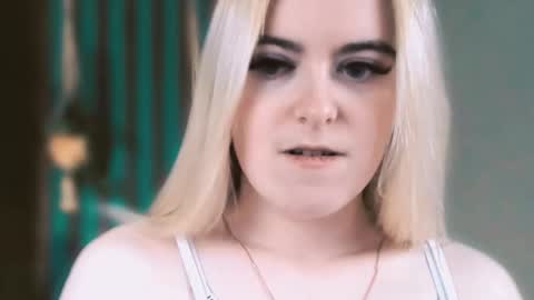 stef_nicks online show from March 1, 9:42 am