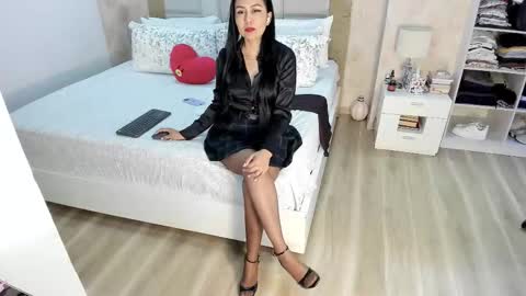 Zuly online show from February 17, 11:59 pm