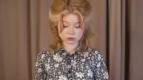 Snapshot of stela_vanila chatting on October 7, 12:37 am Stella online show from October 7, 12:37 am