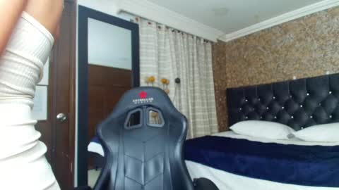 Estella online show from March 11, 7:47 pm