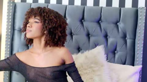 S T E L L A online show from November 19, 10:43 pm