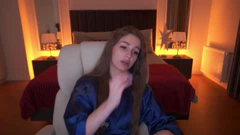 stellahoneywell online show from February 14, 4:42 pm