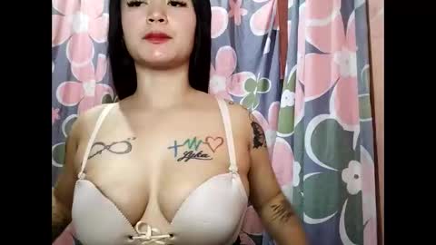 Stellapearlx online show from April 14, 1:44 pm