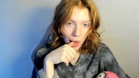 S T E L L A online show from December 17, 8:18 am