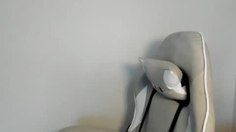 S T E L L A online show from March 5, 9:38 am