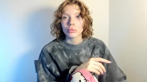 Snapshot of stellaswen chatting on October 15, 11:46 am S T E L L A online show from October 15, 11:46 am