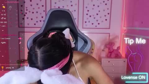 Stephania online show from November 8, 1:05 pm