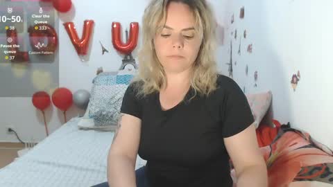 Stephanie   online show from May 11, 9:44 am