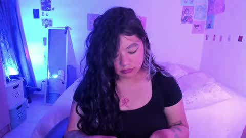 Snapshot of stephanifox chatting on January 28, 2:32 am Stephanie online show from January 28, 2:32 am