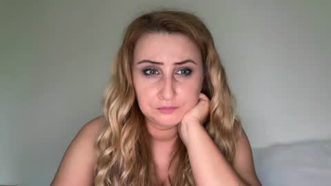Stephany online show from June 22, 3:31 pm