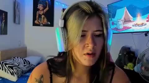 Snapshot of stephany_uwu chatting on February 2, 1:02 am Stephany independient model online show from February 2, 1:02 am