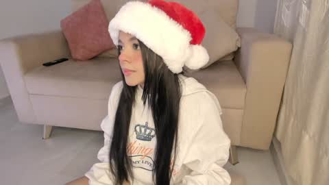 Snapshot of stormi___1 chatting on December 5, 4:09 am Zoe -INDEPENDENT MODEL online show from December 5, 4:09 am