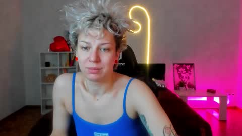 stripp_dancer online show from March 3, 7:25 am