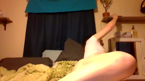 Snapshot of sub4you69brat chatting on January 25, 2:15 am sub4you69brat online show from January 25, 2:15 am