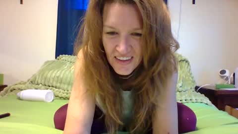 Snapshot of sub4you69brat chatting on September 27, 1:51 pm sub4you69brat online show from September 27, 1:51 pm