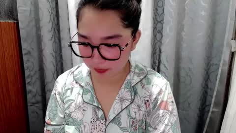 Snapshot of sugarcaramel chatting on September 30, 12:38 am Sugar online show from September 30, 12:38 am