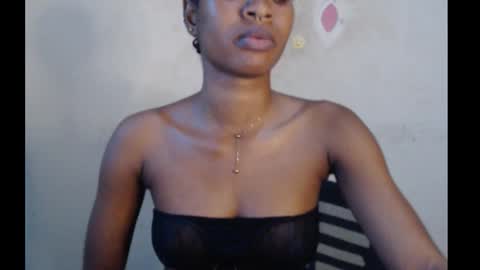 Snapshot of sugarmeltsxx chatting on October 6, 5:07 pm Bella online show from October 6, 5:07 pm