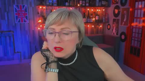 Vivien online show from February 13, 1:15 pm