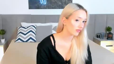 sugarwhisper online show from November 3, 4:22 pm