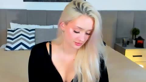 sugarwhisper online show from October 8, 7:18 pm