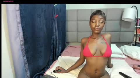 Snapshot of suhaila_suu chatting on March 3, 12:01 am suhaila_suu online show from March 3, 12:01 am